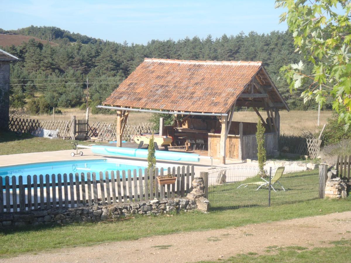 Chambre D'Hotes Spacieuse Avec Piscine Et Grande Salle De Bain Bed & Breakfast Mostuejouls Exterior photo